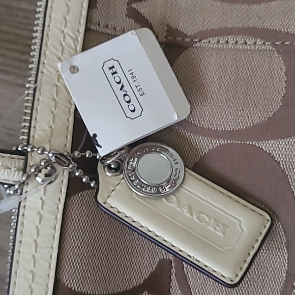 RARE Coach Purse,VINTAGE With Certificate Of Authenticity - Picture 4 of 6